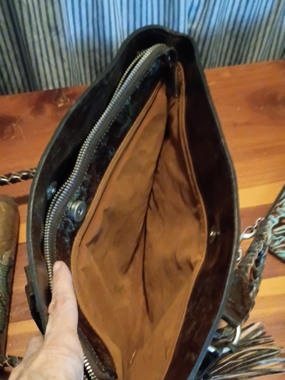 EUC Patricia Nash Turquoise & Brown Tooled Bag with Tassel & Matching wallet - Picture 6 of 12